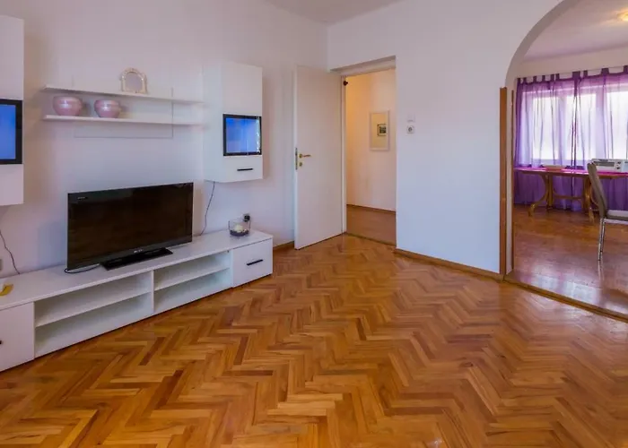 Dvorska * Crikvenica