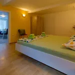 Dvorska * Crikvenica