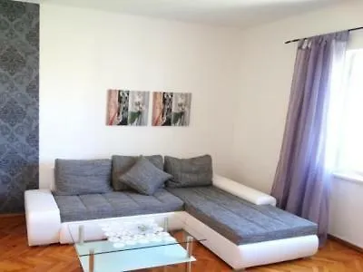 Dvorska Apartament *